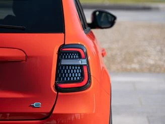 2ff68c7a-b038-4b70-af63-1ee3c4dff358